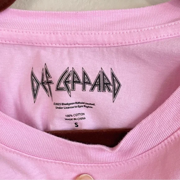 Def Leppard Rock of Ages Short Sleeve Relaxed Graphic Tee Size Small - Picture 3 of 6
